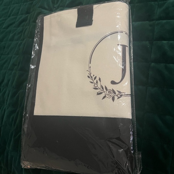 Canvas Beach NWT Tote Bag - Picture 2 of 2